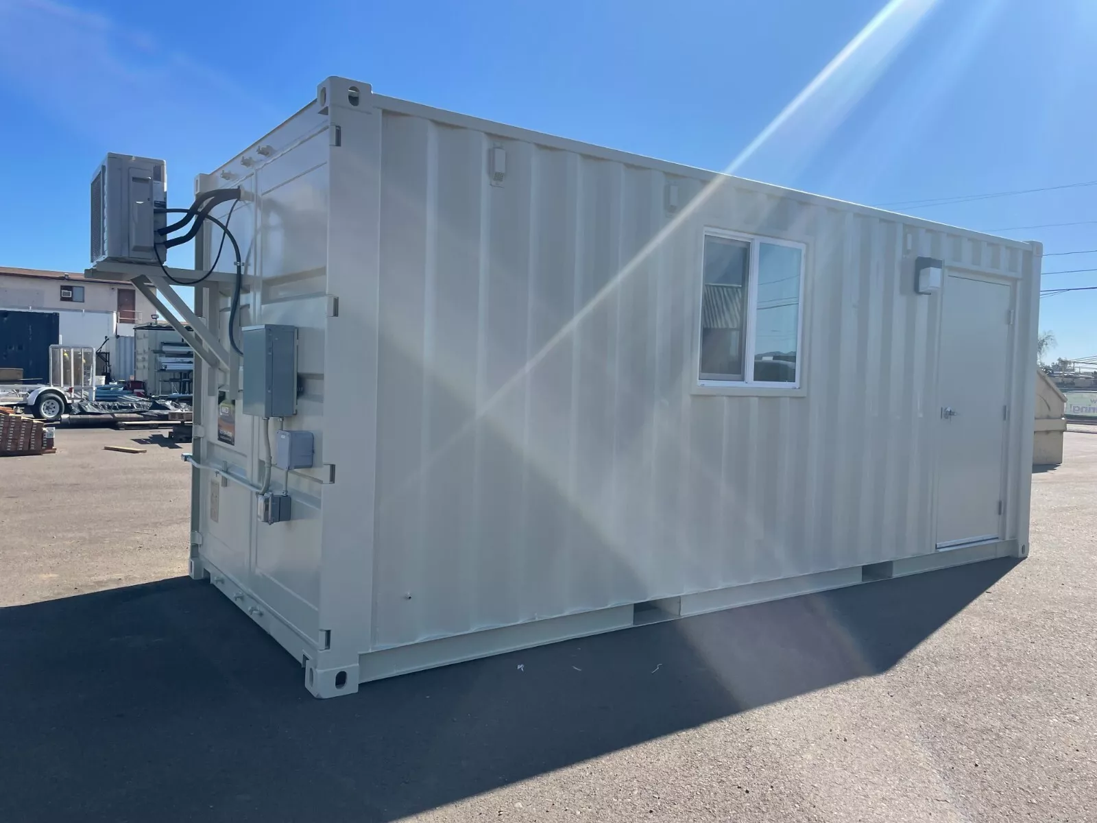 20-foot-office-in-refurbished-shipping-container21.webp